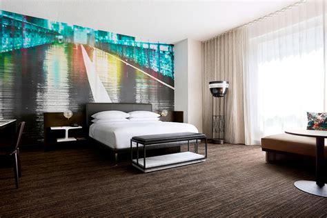 Brooklyn, New York Accommodations | New York Marriott at the Brooklyn Bridge