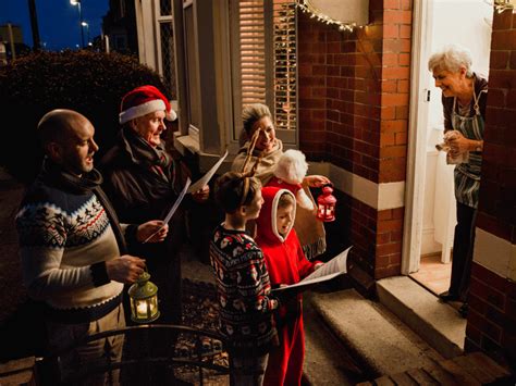 Christmas Caroling Tips for Kids: Caroling as a Family