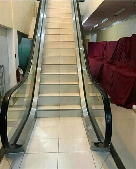 Escalator stairs : r/onejob