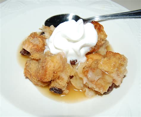 Apple Bread Pudding with Vanilla Sauce | Cooking Mamas