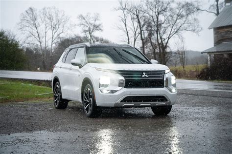 2023 Mitsubishi Outlander PHEV Is an Underdog Worth Rooting For - CNET