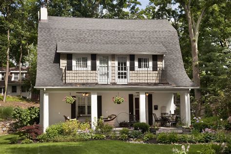 What Is a Dutch Colonial Style House?