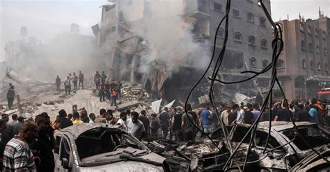 Israeli Airstrike Hits a Marketplace in Gaza, Killing Dozens - The New ...