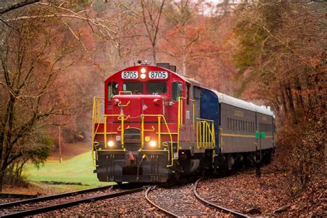 All Aboard! North America’s Best Fall Foliage Train Trips