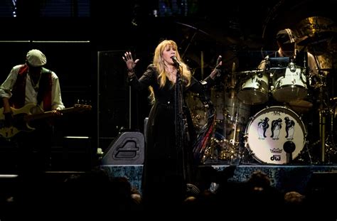 Fleetwood Mac News: REVIEW Fleetwood Mac Live in Dallas, TX February 7, 2019