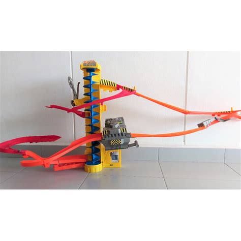 Hot Wheels Wall Tracks Power Tower. $20. Cash & Carry, Hobbies & Toys, Toys & Games on Carousell