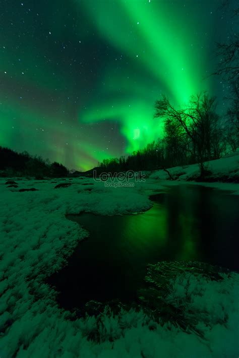 Northern Lights Scenery In Iceland Picture And HD Photos | Free ...