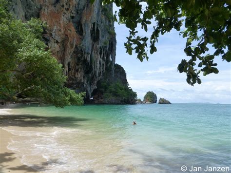 Phra Nang beach was absolutely gorgeous – The Sunshine Gypsy