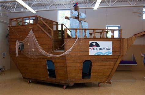 9 best captain's quarters (pirate ship bedroom) images on Pinterest | Pirate boats, Pirate ships ...