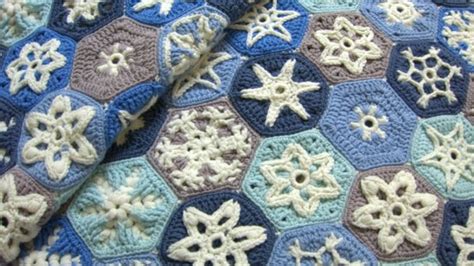 Snowy Blanket - snowflake crochet blanket - WoolnHook by Leonie Morgan