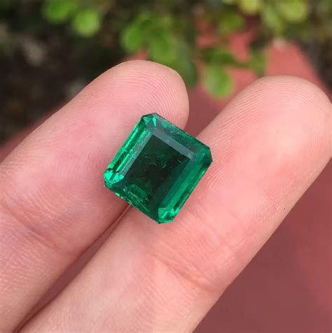 Collection AIGS certificated 4.78ct Faceted Vivid Green Natural Emerald Gemstones Loose ...