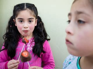 CL Society 443: Two children eating chocolate | Francisco Osorio | Flickr