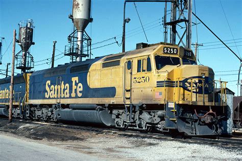 Genesis Amtrak SDP40F and Santa Fe SDF40-2 coming in July - Model Railroad News