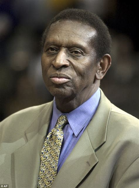 Earl Lloyd, NBA's first ever African-American player, passes away aged 86 | Daily Mail Online