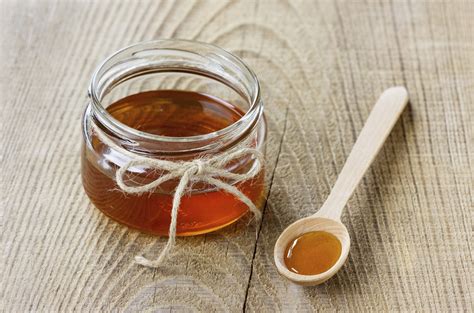 Maple Syrup vs Honey: Which Is The Better & Healthier Sweetener?