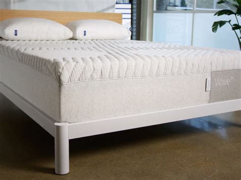 This Casper Wave Hybrid Mattress Reduces Aches and Pains