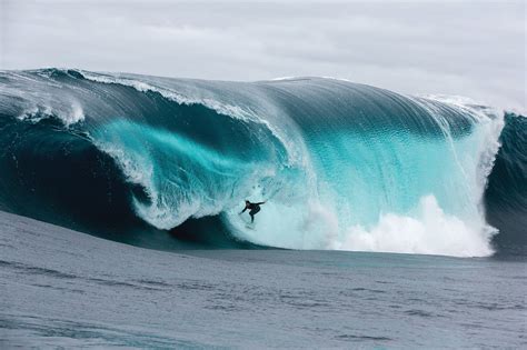 Giant waves: is there anyone who managed to surf them