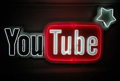 Neon Circus - Youtube | Logotipo do youtube, Sinal de neon, Papel de parede youtube