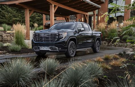 2022 GMC Sierra 1500 AT4X vs. 2022 Ram 1500 Backcountry Edition: Which ...