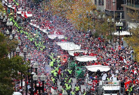 36 photos that show the pure joy of a duck boat victory parade