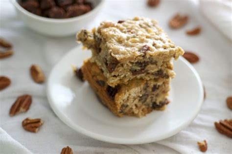 Soft and Chewy Oatmeal Raisin Squares | The Realistic Nutritionist