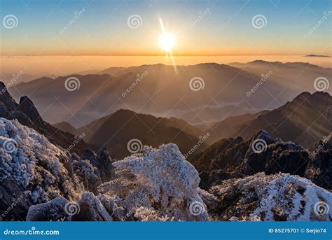 Winter Sunrise Landscape in Huangshan National Park. Stock Image - Image of crown, ridge: 85275701