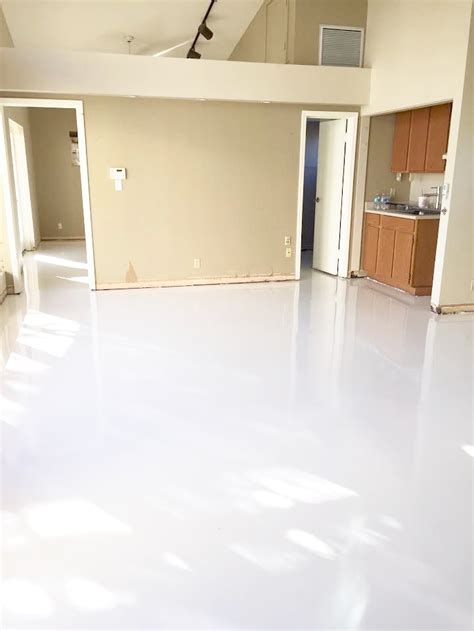 White Epoxy Floors make me happy – aquahaus