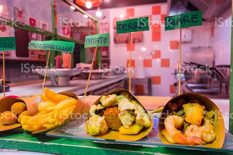 Street Food In Naples Italy Stock Photo - Download Image Now - Street Food, Italy, Italian ...