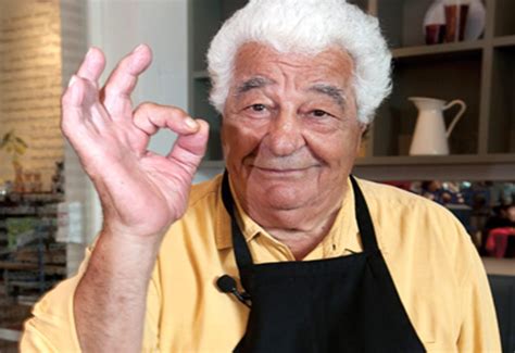 È morto lo chef Antonio Carluccio, aveva 80 anni: era una celebrità in Inghilterra