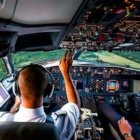 See this Instagram photo by @misscopilot • 556 likes | Aviation, Female pilot, Cockpit