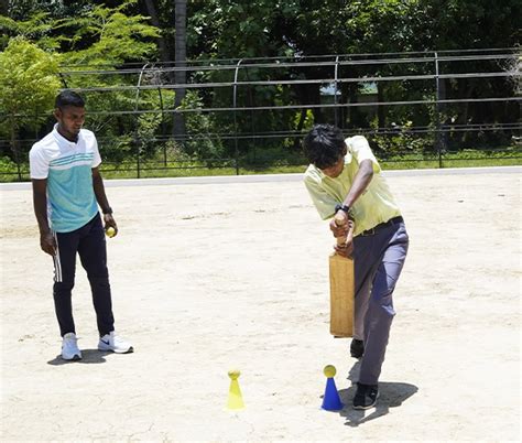 Cricket coaching - Ela Green School