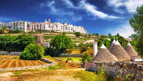 Locorotondo, il borgo della Puglia con vista mozzafiato