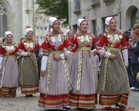 Épinglé sur France: Traditional National Costumes