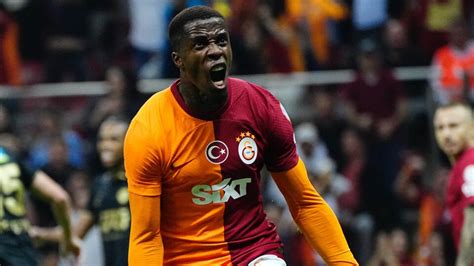 Wilfried Zaha, Galatasaray'da ilk kez gol sevinci yaşadı