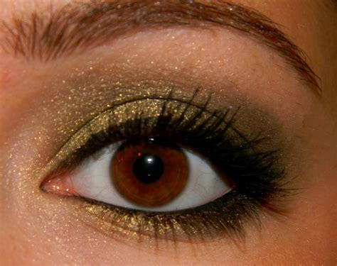 Beauties in Bloom: Olive Smokey Eye