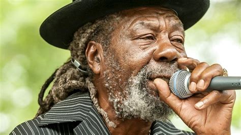 U-Roy, pioneering Jamaican reggae artist, dies aged 78 - BBC News