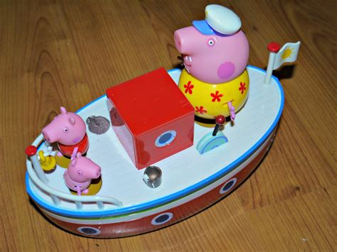 Inside the Wendy House: Grandpa Pig's Holiday Boat - Holiday Fun with Peppa Pig