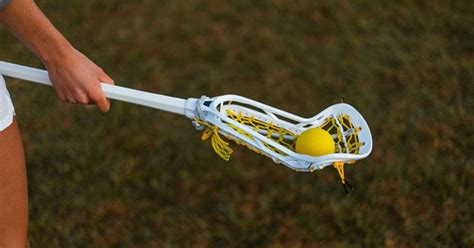 How to Find the Best Lacrosse Stick for Beginners: Top 9 Choices