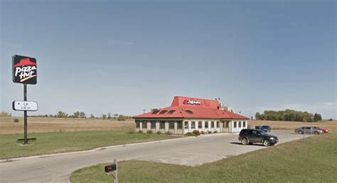 Red Roof Pizza Hut - 1498 Domes Dr, Blue Earth, Minnesota : r/StillARedRoofPizzaHut