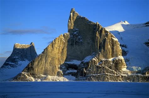 Ultima Thule: Clyde River, Baffin Island- an artistic inuit settlement ...