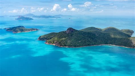 High-flying views and Great Barrier Reef dives in Australia’s Whitsunday Islands – Superyacht Life