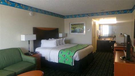 Room Decor - Picture of Fairfield Inn by Marriott Anaheim Resort ...