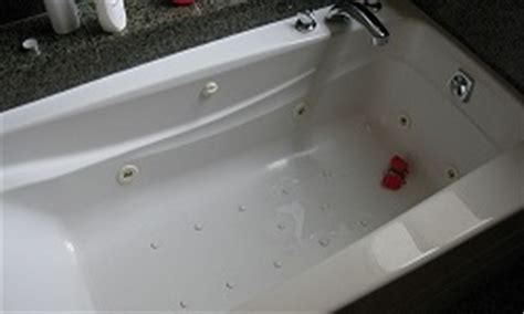 How to Clean Bathtub Jets | HowStuffWorks