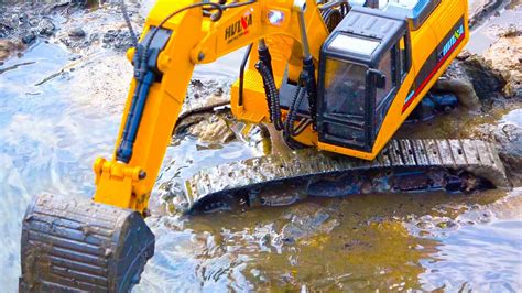 Tractor working in the mud Super Powerful Wheels - YouTube