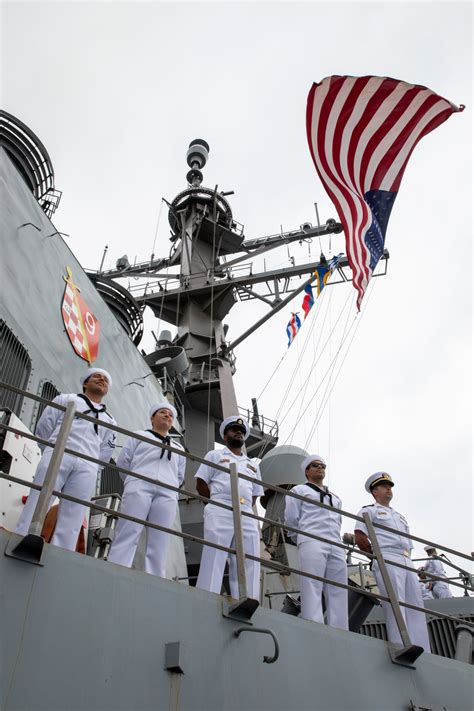 DVIDS - News - Nimitz Carrier Strike Group Returns to San Diego from Deployment