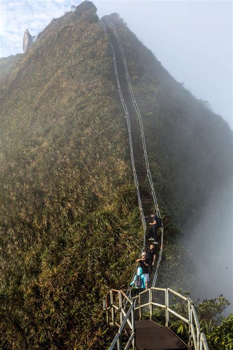 Stairway to Heaven Hike (Haiku Stairs) - Hawaii | Stairway to heaven hawaii, Hawaii travel ...