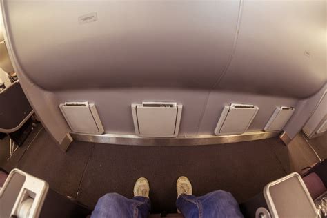 Bulkhead Seating: The Pros & Cons [Includes Airline Guide]