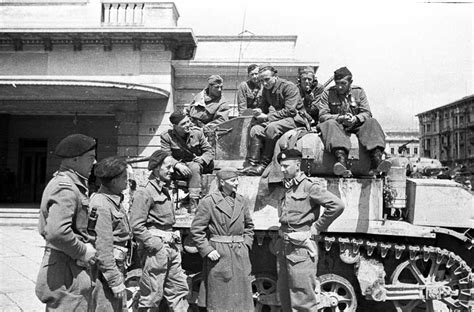 Yugoslav partisans and a New Zealand tank crew in Trieste, Italy, 1945 - WW2 HistoryBook