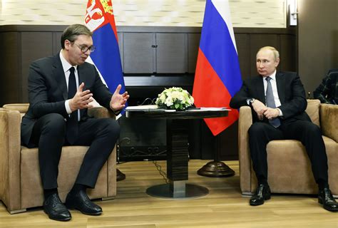 Russia, Serbia pledge expanded energy, military ties