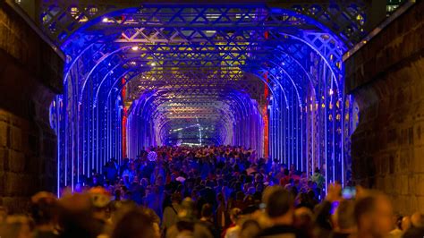 Blink Cincinnati: Crowded first night on Roebling Suspension Bridge